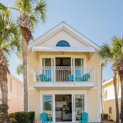 Dolphin Dreams- Walk to the beach!